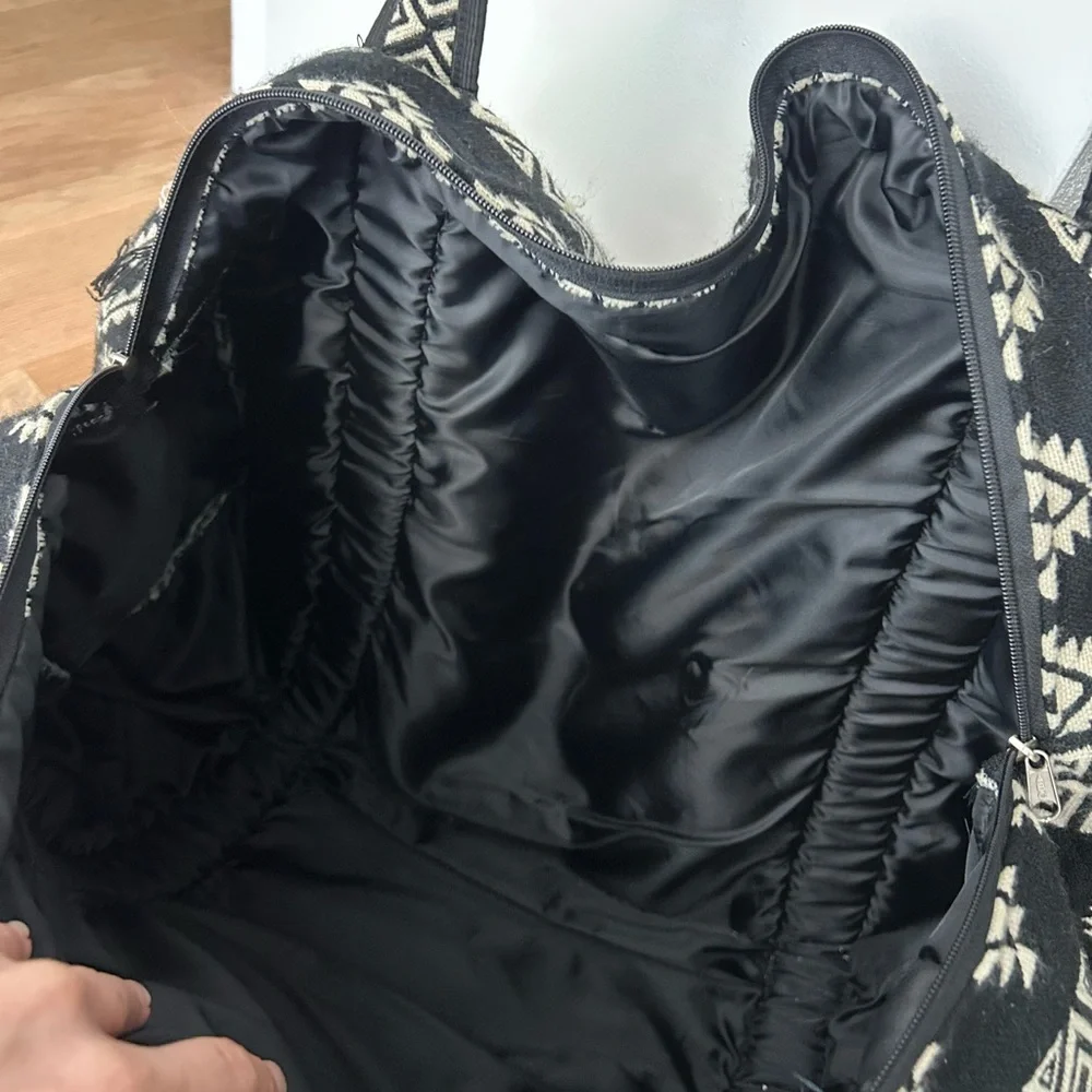 Ecuadorian Black and White Patterned Tote Duffel Bag - Picture 4 of 4